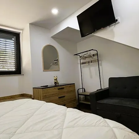 A Casa Do Penedo - *